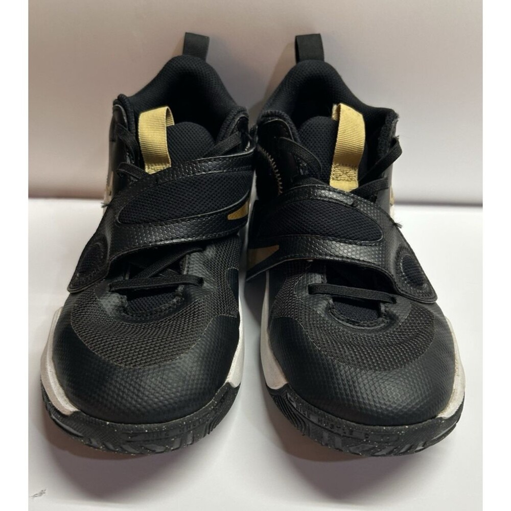 Nike Team Hustle Basketball shoes  Black Gold White Kid's Sneakers  size 6 youth